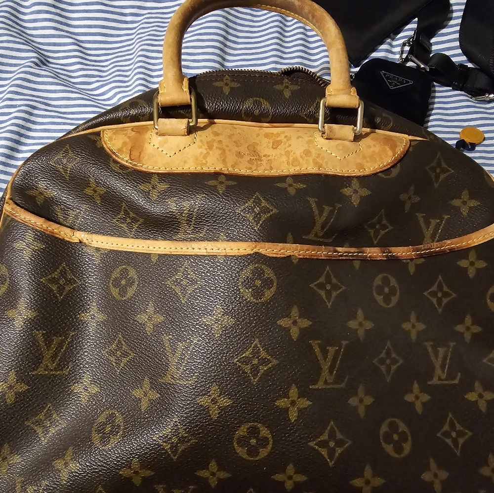 Louis vuitton monogram deauville